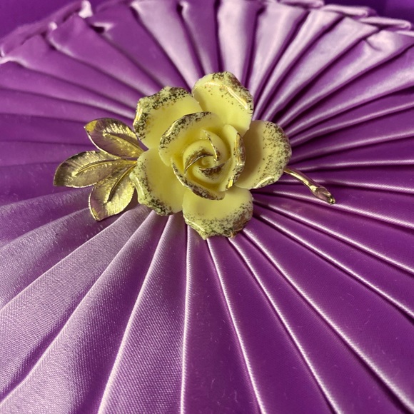 VINTAGE rose brooch - Picture 6 of 6